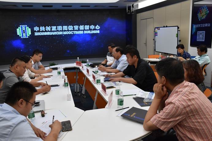 说明: E:\官网华球平台\校内主网站\校领导中关村调研华球平台稿\中关村参观图片（请夏娃老师择优选用）\DSC_0268.JPG