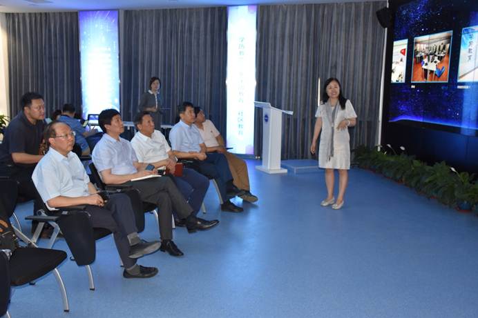 说明: E:\官网华球平台\校内主网站\2018.7.6海淀区教委来校调研华球平台\DSC_0387.JPG