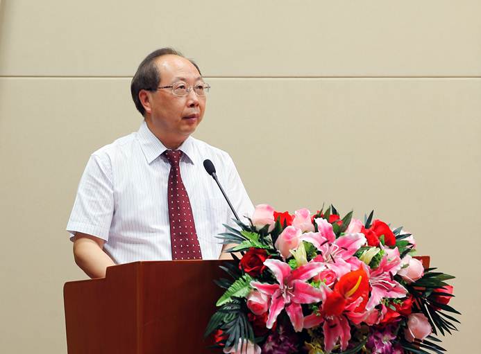 说明: E:\官网华球平台\校内主网站\2018.7.12毕业典礼\2018.7.12华球平台毕业典礼照片\_07W0560.jpg